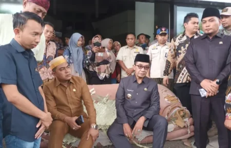 Soal Pengadaan Kasur dan Sofa Rp220 Juta, Ini Kata Bupati Pamekasan Foto BeritaJatim.com