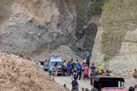 Tragedi Tambang Magetan: Pencarian Korban Longsor Terkendala Tebing Curam Foto BeritaJatim.com