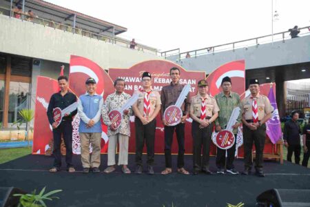 Kolaborasi 36 Ribu Anggota Pramuka Kwarda Jatim dan Masyarakat Wujudkan Pemugaran 143 RTLH dan Bersih-Bersih di 80 Titik Pantai Foto BeritaJatim.com