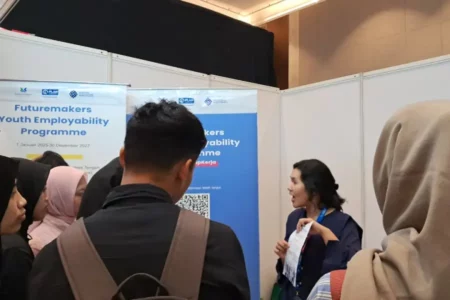 Ribuan Pencari Kerja Serbu Job Fair Inklusif 2025 Pemprov Jatim Foto BeritaJatim.com