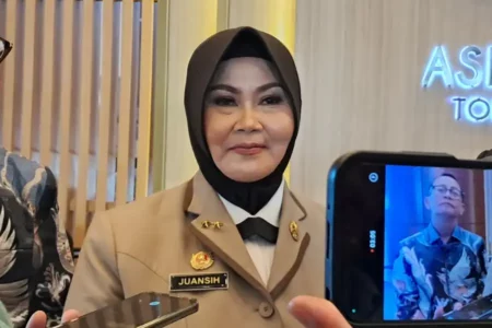 Irjen Purn Juansih Bongkar ‘Gender Trap’ di Kepolisian Lewat Buku Foto BeritaJatim.com