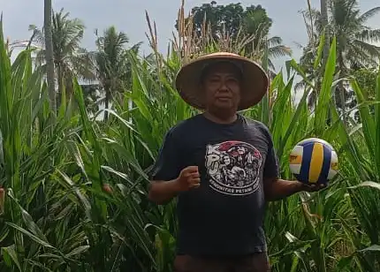 Tokoh Forum Komunikasi Petani Mendaftar Jadi Ketua KONI Jember Foto BeritaJatim.com