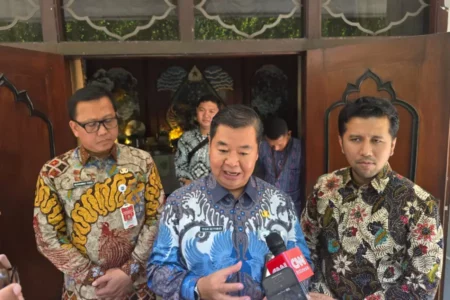 Kemendagri “Turun Gunung” ke Jatim, Emil: Siskamling Diaktifkan dan Gandeng Gen-Z Foto BeritaJatim.com