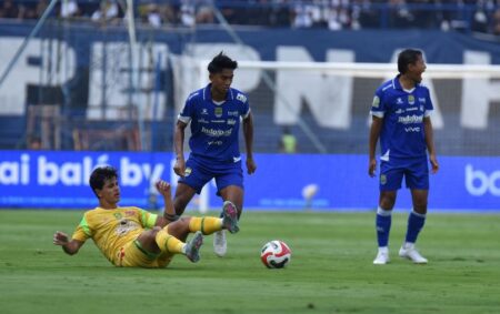 Persib Vs Persebaya Masih 0-0: Bajul Ijo Tangguh di Pertahanan Foto BeritaJatim.com