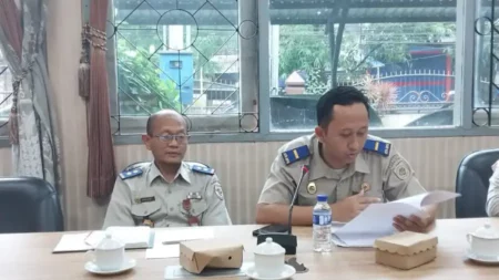 Pengacara dan Pegawai BPN Saling Bentak di Ruang Komisi A DPRD Jember Foto BeritaJatim.com