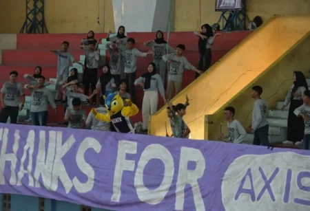 Tak Hanya Futsal, Suporter SMA Muhammadiyah 4 Surabaya Sabet Gelar Juara Chant di AXIS Nation Cup 2025 Foto BeritaJatim.com