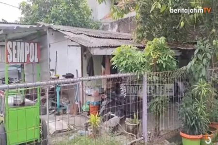 Ortu Tiara di Lamongan dari Jualan Es Tebu Hingga Sempol Biayai Kuliah Sampai Selesai Foto BeritaJatim.com