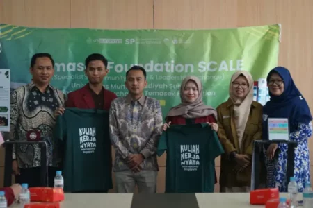 30 Mahasiswa UM Surabaya ‘Kabur’ ke Singapura Demi Kembangkan Inovasi Foto BeritaJatim.com