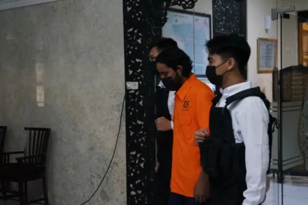 Nekat Galang Donasi Ilegal di Blitar, WN Pakistan Dideportasi Foto BeritaJatim.com