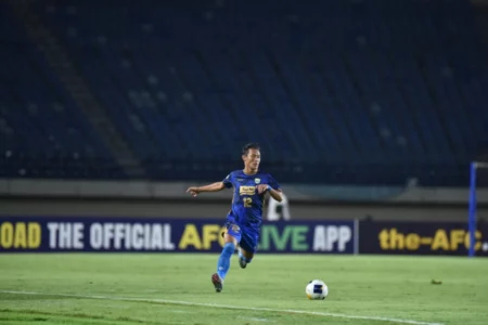 Henhen Herdiana Perkuat Pertahanan Persik Kediri, Datang dengan Status Pinjaman dari Persib Foto BeritaJatim.com