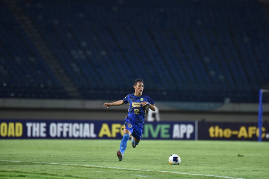 Henhen Herdiana Perkuat Pertahanan Persik Kediri, Datang dengan Status Pinjaman dari Persib Foto BeritaJatim.com