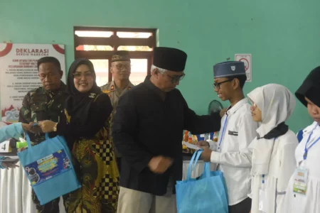 Gus Qowim Ajak Masyarakat Kediri Jadikan Sedekah sebagai Budaya Foto BeritaJatim.com