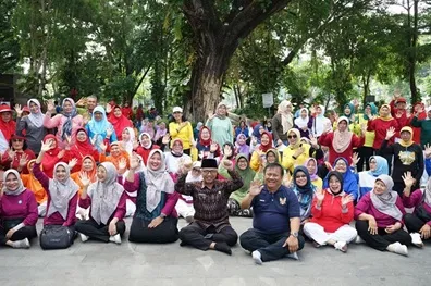 Program Pro Lansia, Komitmen Mbak Wali – Gus Qowim untuk Para Lansia Agar Sehat dan Bahagia Foto BeritaJatim.com