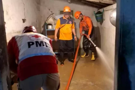 Dampak Banjir Malang Selatan, Ratusan Rumah Tergenang, BPBD Kerahkan Tim Tambahan Foto BeritaJatim.com
