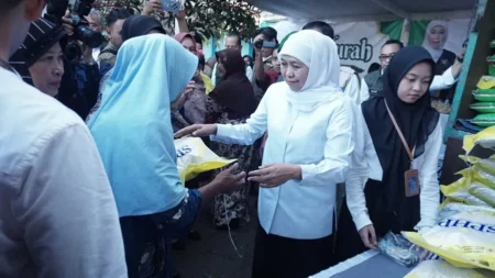 Gubernur Khofifah Turun Tangan, Pasar Murah di Jombang Bantu Tekan Inflasi Foto BeritaJatim.com
