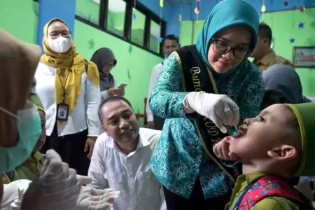 Mobilitas Penduduk Tinggi, Surabaya Antisipasi Penyebaran Campak dari Madura Foto BeritaJatim.com