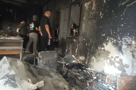 Gedung DPRD Blitar Dibakar Massa, Jadwal Paripurna Masih Tanda Tanya Foto BeritaJatim.com