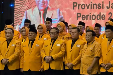Lantik Pengurus Hanura Jatim, OSO: Gagal Bentuk PAC dan Ranting, Saya Copot! Foto BeritaJatim.com