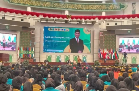 Kembali ke Almamater, Anggota DPR RI Ajak Maba Unisma Asah Nalar Kritis Foto BeritaJatim.com