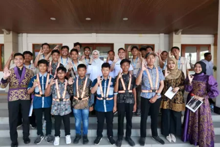 Bupati Ipuk Ajak Semua Pihak Bangun Kesadaran Untuk Cegah Tindakan Asusila di Transportasi Publik Foto BeritaJatim.com