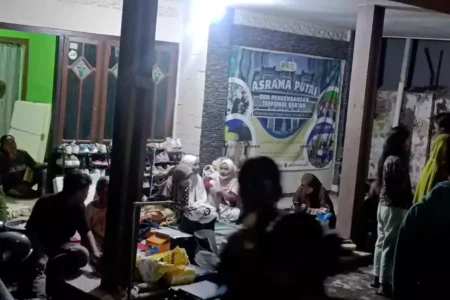 Kebakaran Tujuh Rumah Kontrakan di Surabaya, 25 Orang Diungsikan Sementara Foto BeritaJatim.com
