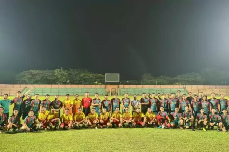 Kejari Bojonegoro Kalahkan Jurnalis FC 2-1 di Laga Persahabatan HUT Kejaksaan ke-80 Foto BeritaJatim.com