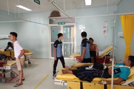 Elf Terguling di Madiun, Tujuh Korban Jalani Perawatan di RSUD Caruban Foto BeritaJatim.com