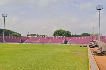 Pemkot Kediri Mulai Pasang Lampu LED Stadion Brawijaya Foto BeritaJatim.com