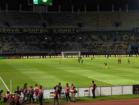 Persebaya Raih Tiga Poin, Tapi Permainan Dibilang “Jelek” oleh Suporter Foto BeritaJatim.com