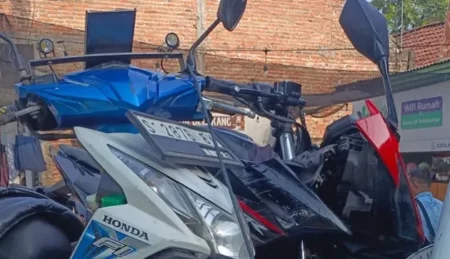Tragedi Kecelakaan di Jombang: Sepeda Motor CBR vs Honda Beat, Dua Korban Terluka Foto BeritaJatim.com