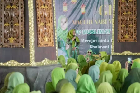 Ribuan Muslimat NU Padati Masjid Al Fattah Mojokerto, Gebyar Maulid Nabi Penuh Selawat Foto BeritaJatim.com