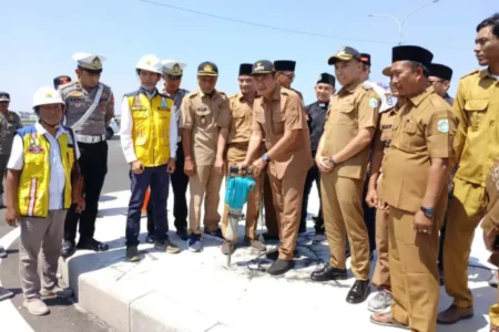 APILL di Dua Persimpangan JLU Lamongan Mulai Dipasang Foto BeritaJatim.com