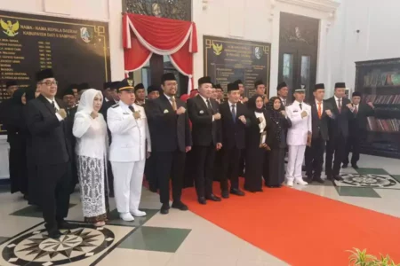 Bupati Sampang Rotasi 32 Pejabat, H. Slamet Junaidi: Bukan Seremonial tapi Tanggung Jawab Foto BeritaJatim.com