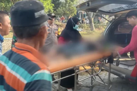 Pria di Bojonegoro Ditemukan Meninggal Tengkurap di Selokan, Diduga Terpeleset Saat Cari Ikan Foto BeritaJatim.com