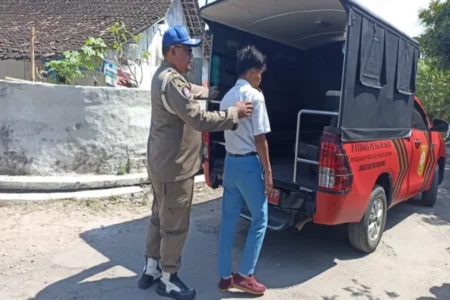 Petugas Satpol PP Kabupaten Madiun Temukan Alat Kontrasepsi Saat Razia Foto BeritaJatim.com