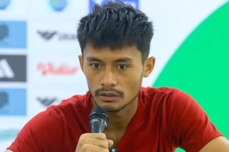 Safitra Udu Ungkap Cara Redam Emosi Hadapi Permainan Keras Lawan Deltras FC Foto BeritaJatim.com
