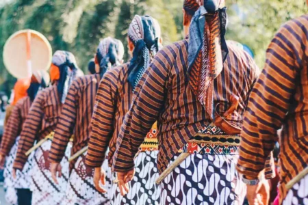 Mengungkap Makna Mendalam Tradisi Sinoman dalam Budaya Jawa Foto BeritaJatim.com