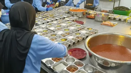 5 SPPG Beroperasi, Ribuan Anak dan Ibu Hamil di Blitar Nikmati Makanan Bergizi Gratis Foto BeritaJatim.com