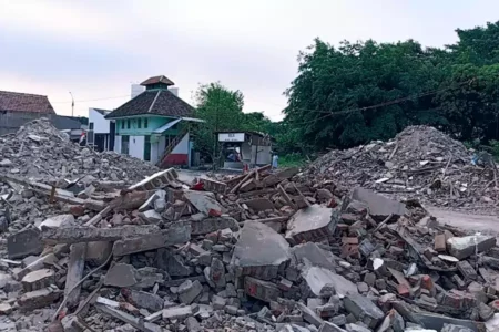 Eksekusi Kampung Taman Pelangi untuk Proyek Flyover Molor, Ditarget Selesai Oktober Foto BeritaJatim.com