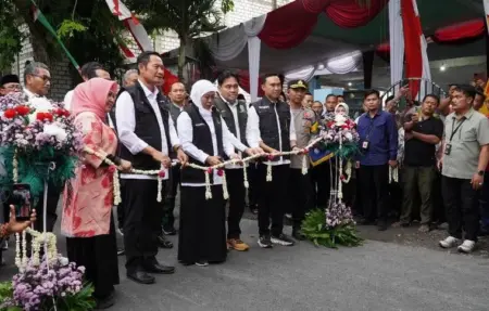 Ruas Miru-Jugo Lamongan Rampung, Aspal 2 lapisan Sepanjang 3.235 Meter Foto BeritaJatim.com
