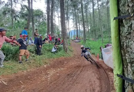76 IDH 2025, Pembuktian Rider Kota Batu Digdaya di Kandang Foto BeritaJatim.com