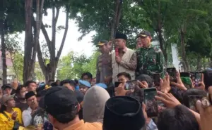 Wabup Sampang Temui Warga, Demo Penundaan Pilkades Mereda Foto BeritaJatim.com