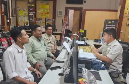 IKA PMII Lamongan Laporkan Program “Xpose Uncensored” Trans7 ke Polres Foto BeritaJatim.com
