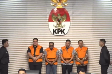 KPK Tahan Empat Tersangka Hibah Pokmas Pemprov Jatim Foto BeritaJatim.com