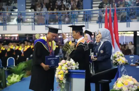 Era AI Siap Gantikan 83 Juta Pekerjaan, Polinema Ungkap Strategi Cetak 1.073 Wisudawan ke-71 yang Adaptif Foto BeritaJatim.com