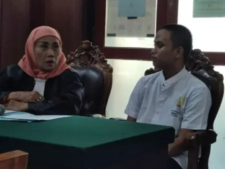 Pemuda Penganiaya Ayahnya hingga Tewas Dihukum 12 Tahun Penjara Foto BeritaJatim.com