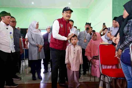 Sekolah Rakyat Banyuwangi Bikin Haru, Orang Tua Murid Menangis Bahagia di Hadapan Mensos Foto BeritaJatim.com