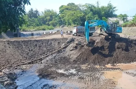 Normalisasi Dam Garit Banyuwangi, Antisipasi Banjir dan Lancarkan Aliran Air untuk Ketahanan Pangan Foto BeritaJatim.com