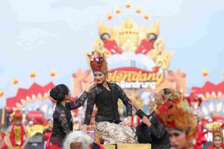 Sukses Digelar Selama 13 Tahun, Kemenpar Bangga Banyuwangi Konsisten Menjunjung Kearifan Lokal Foto BeritaJatim.com
