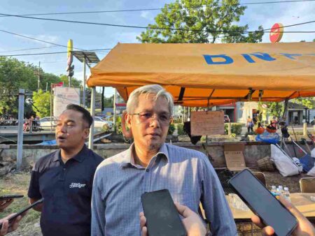 Pipa Gas Bocor 3 Meter di Bawah Sungai Kali Gununganyar Surabaya, PGN Investigasi Foto BeritaJatim.com